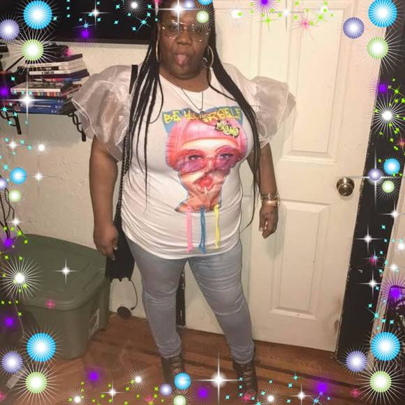 Meet your Posher, Lorraine - Picture 1 of 2